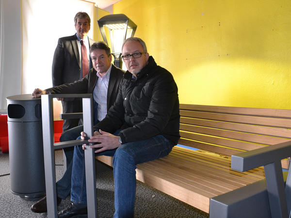 Neues Mobiliar f&uuml;r den umgestalteten Marktplatz