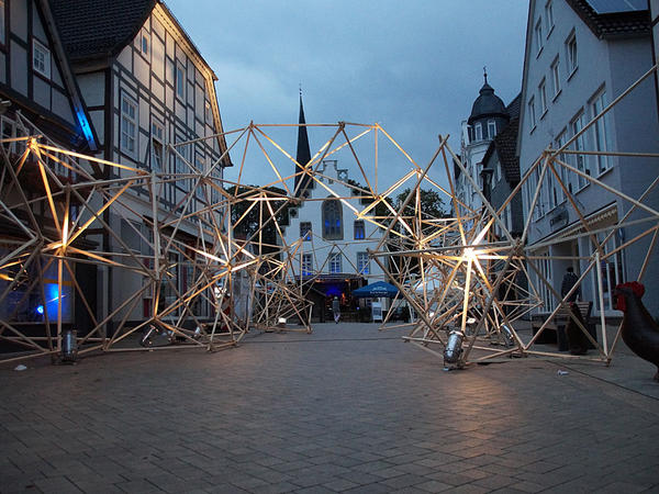 Rathaus und Skulptur zu den Kulturtagen 2015