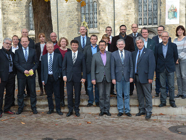  Vertreter der 12 Mitgliedsst&auml;dte der Regionalgruppe OWL der AG Historische Stadt- und Ortskerne in NRW