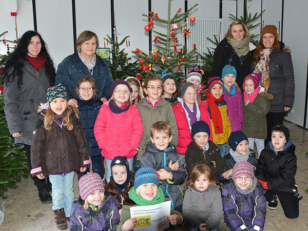 Auch die Kinder der Kindertageseinrichtung der Brede haben flei&szlig;ig geschm&uuml;ckt