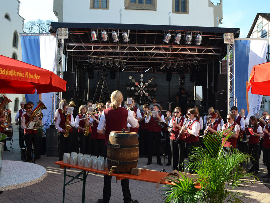 Musikkapelle bei der Eröffnung des Stadtfestes auf dem Marktplatz