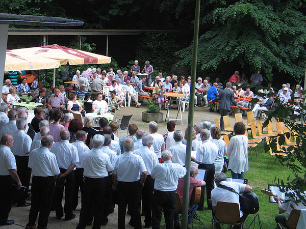 &Uuml;ber 300 Besucher besuchten das erste Brakeler Kurkonzert
