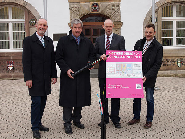 Die Arbeiten f&uuml;r das "schnelle Internet" in Brakel haben begonnen