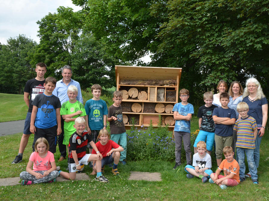 Neues Wildbienenhaus im Generationenpark