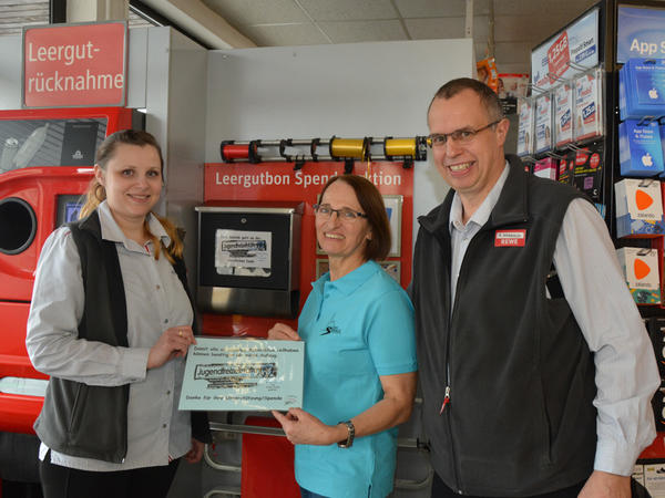 Im REWE-Getr&auml;nkemarkt werden Pfandbons als Spenden gesammelt