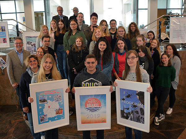 Die Gewinner: 1. Platz: Salvatore Virnuccio (Mitte), 2. Platz: Laura Decker (links), 3. Platz: Madleen Weskamp (rechts)