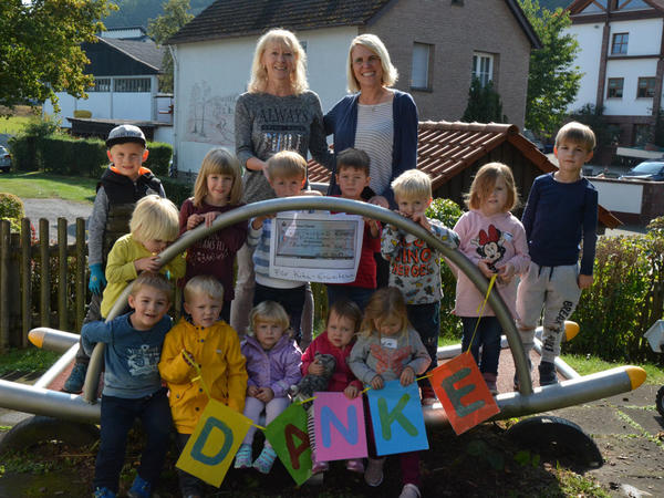 Spenden&uuml;bergabe der Firma Allerkamp-L&uuml;cking im Zwergenparadies
