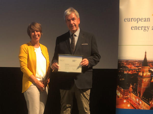 &Uuml;bergabe des eea in Gold in Locarno