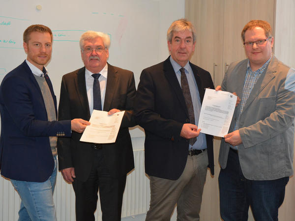 &Uuml;bergabe des F&ouml;rdermittelbescheides f&uuml;r die Ma&szlig;nahmen in Erkeln und Hembsen