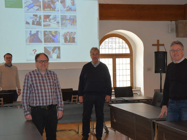 Unterst&uuml;tzen die Aktion "Kauf vor Ort": Alexander Kleinschmidt, Rainer Sch&auml;fers, B&uuml;rgermeister Hermann Temme und Peter Frischemeier