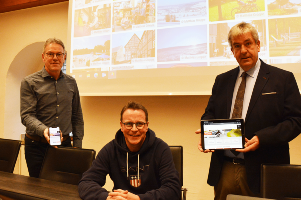 Das Foto zeigt den Allgemeinen Vertreter des Bürgermeisters, Peter Frischemeier, Projektleiter Rudolf Fromme und Bürgermeister Hermann Temme