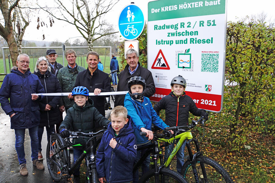 Große Freude bei den großen und kleinen "Radlern" über die offizielle Eröffnung des Radwegeteilstückes zwischen Riesel und Istrup