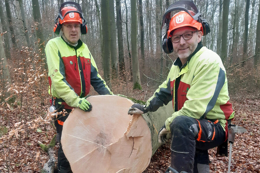 von links: Michael Senft und Stefan Temme vom Brakeler Bürgerwald-Team bei der Arbeit