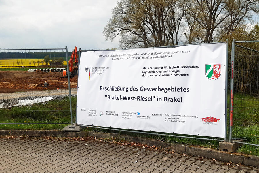 Erschließung des Gewerbegebietes Brakel-West -Riesel - Gefördert im Rahmen des Regionalen Wirtschaftsförderungsprogramms des Landes Nordrhein-Westfalen (Infrastrukturrichtlinie)