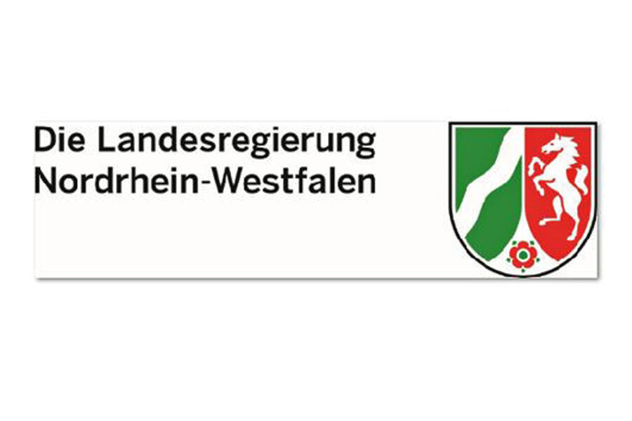 Logo der Landesregierung Nordrhein-Westfalen - Erlebbarmachung der Außenanlagen des Bildungshaus Modexen, finanziert durch das Förderprogramm REACT-EU - Grüne Infrastruktur.