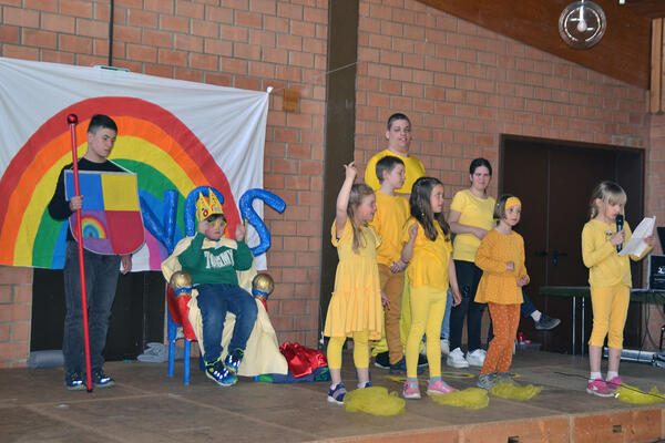 Die Kinder der Kita Glückspilz und der von-Galen-Schule führen das Musical »Kunterbunt« auf. 