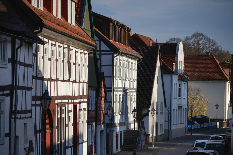 Die Königstraße in Brakel mit ihren Fachwerkhäusern im historischen Stadtkern