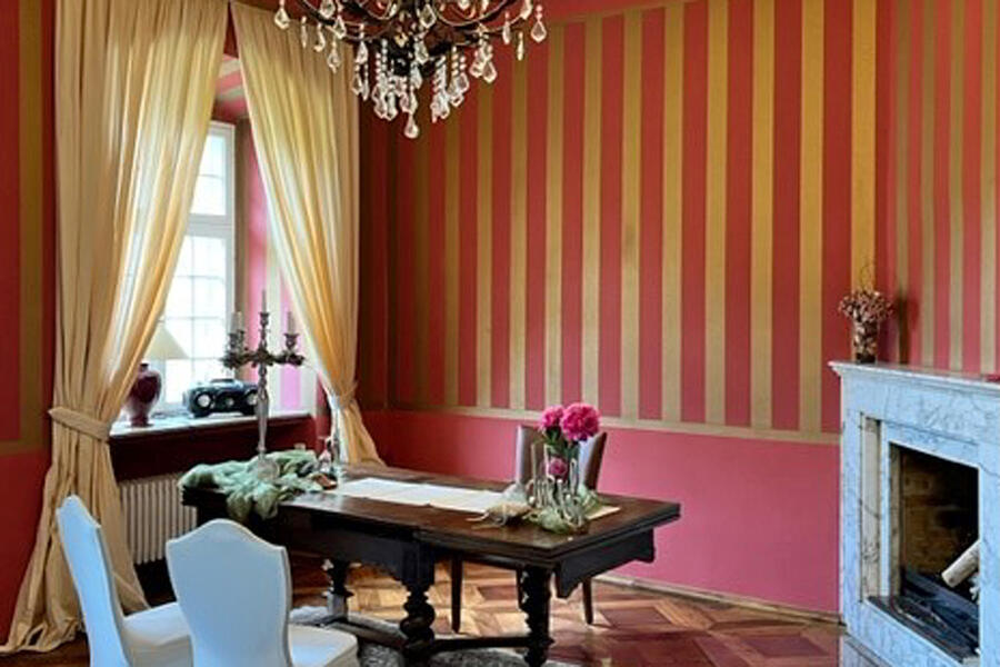 Trauungen in Gehrden sind im barocken Fürstenzimmer und im Schlossgarten möglich.