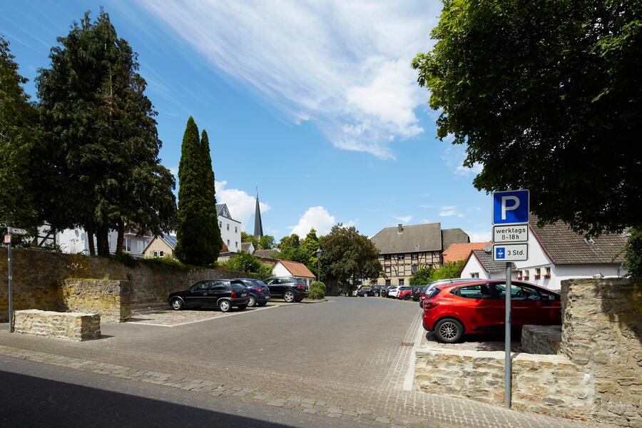 Der Parkplatz Frauenstelle im historischen Stadtkern