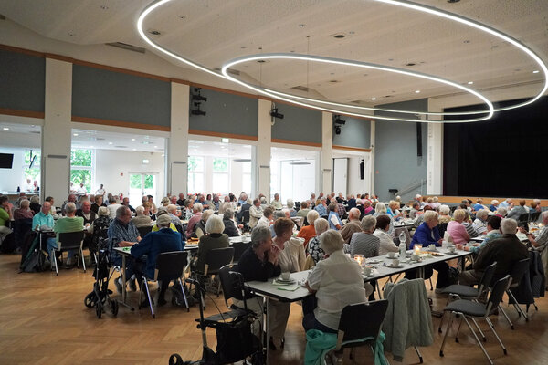 Der Seniorennachmittag in der Brakeler Stadthalle.