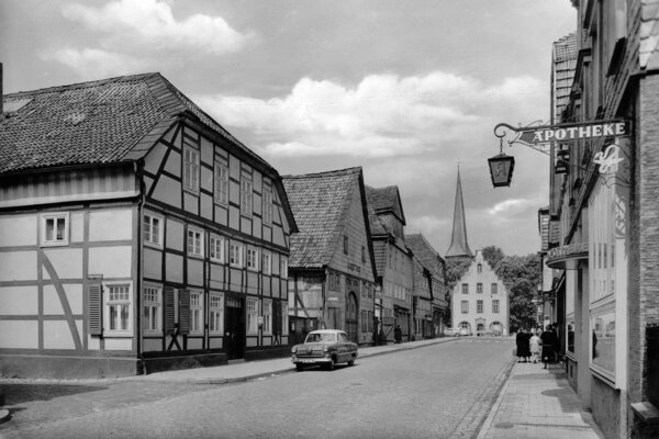 Fotoaufnahme aus dem Jahr 1960: Blick in die Ostheimer Stra&szlig;e